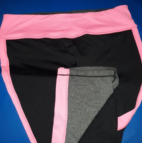 Calvin Klein Yoga pants - Picture 3 of 3